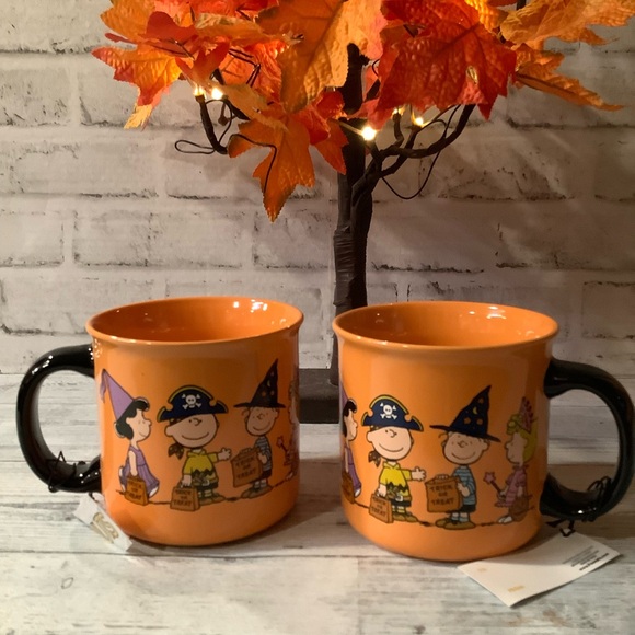 Peanuts Set of 2 Charlie Brown & Gang Halloween Camper Mugs - Picture 2 of 8